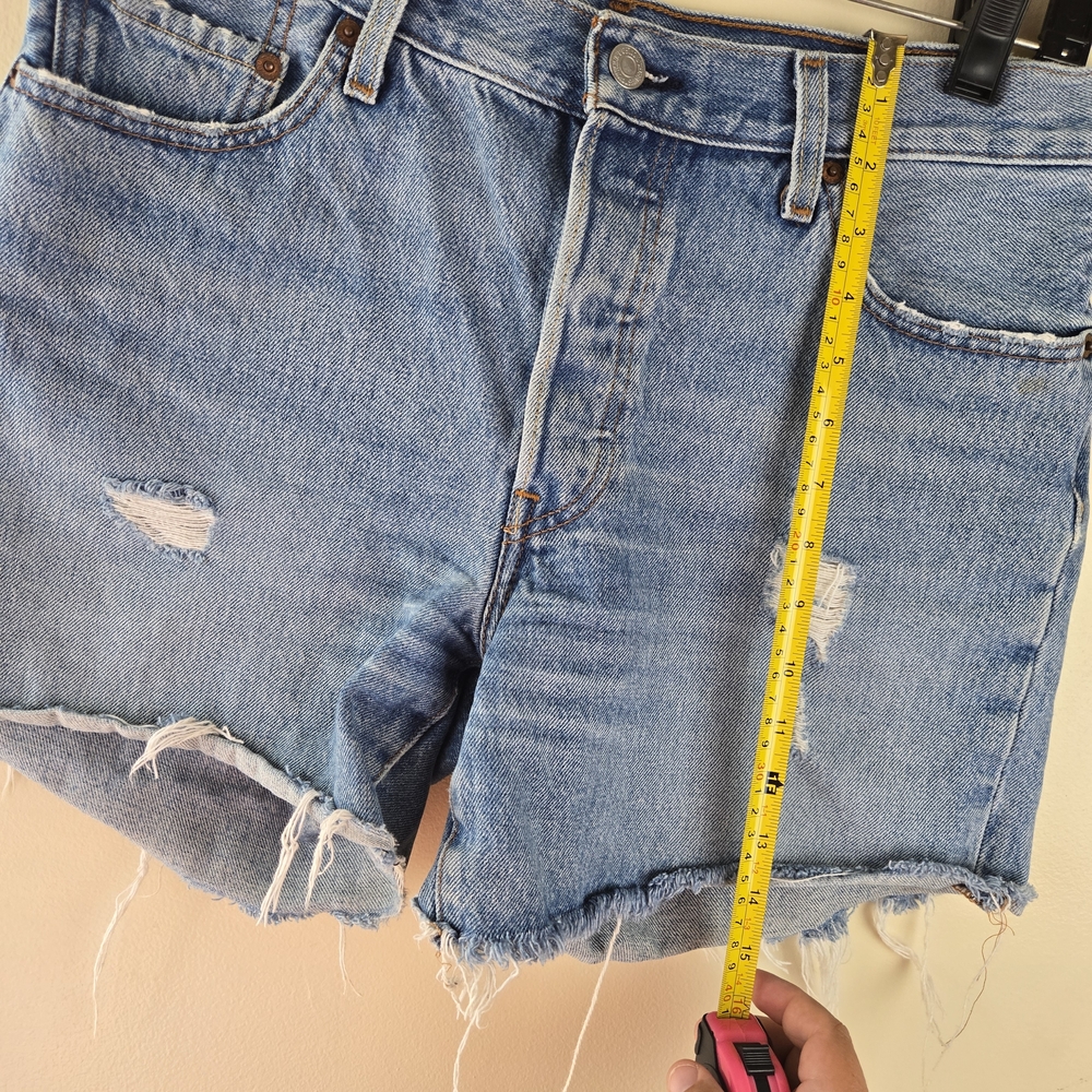 Levi's 501 Original Denim Cutoff Blue Distressed Shorts Raw Hem Buttons Size 31 - Picture 6 of 6